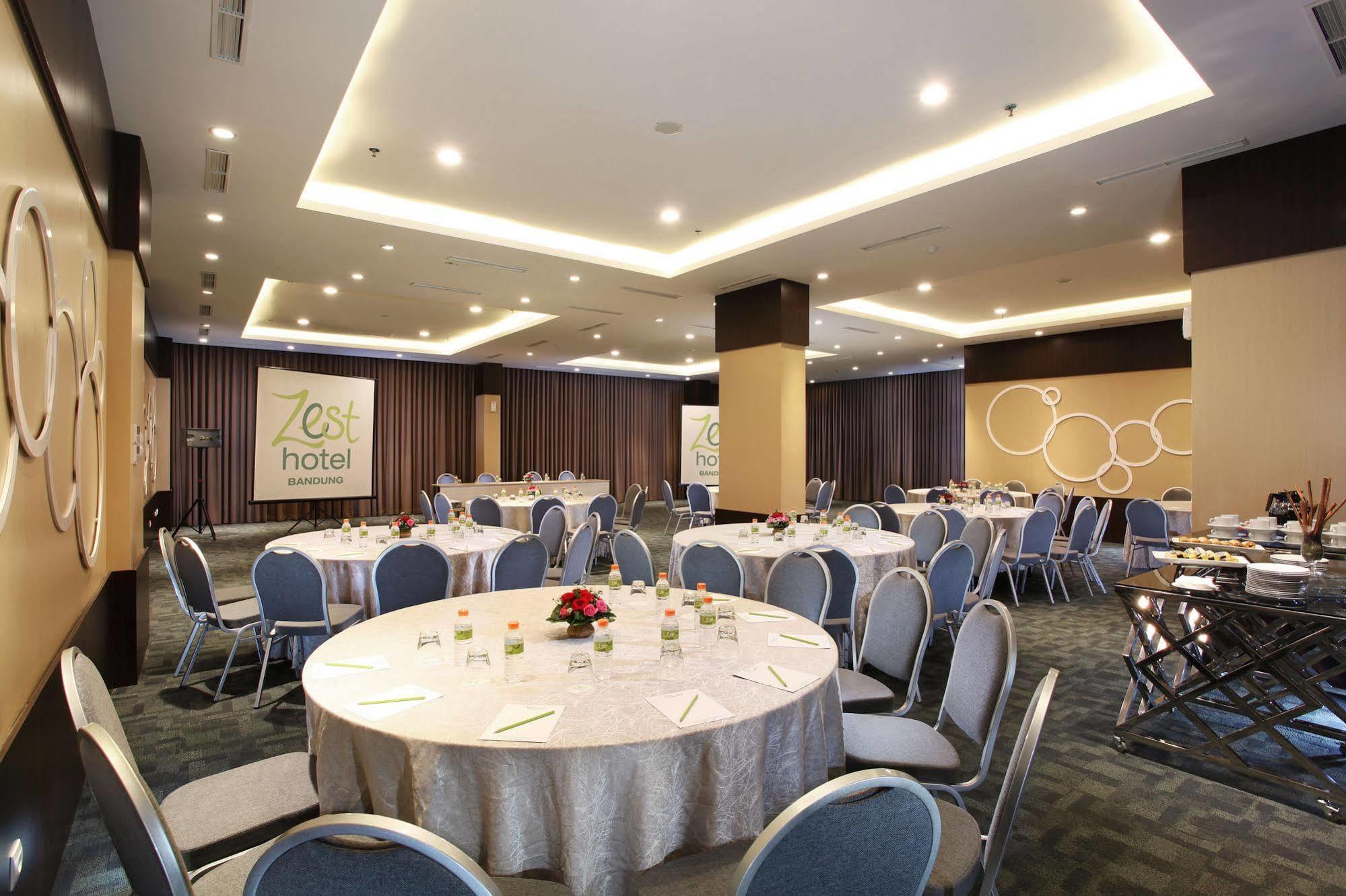 Zest Sukajadi Bandung By Swiss-Belhotel International Exterior photo